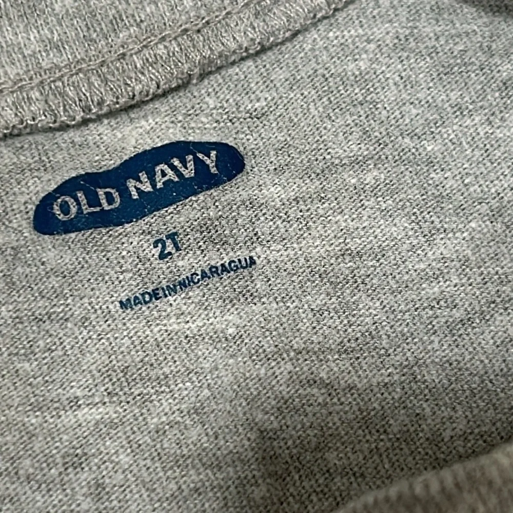 Old Navy tshirt